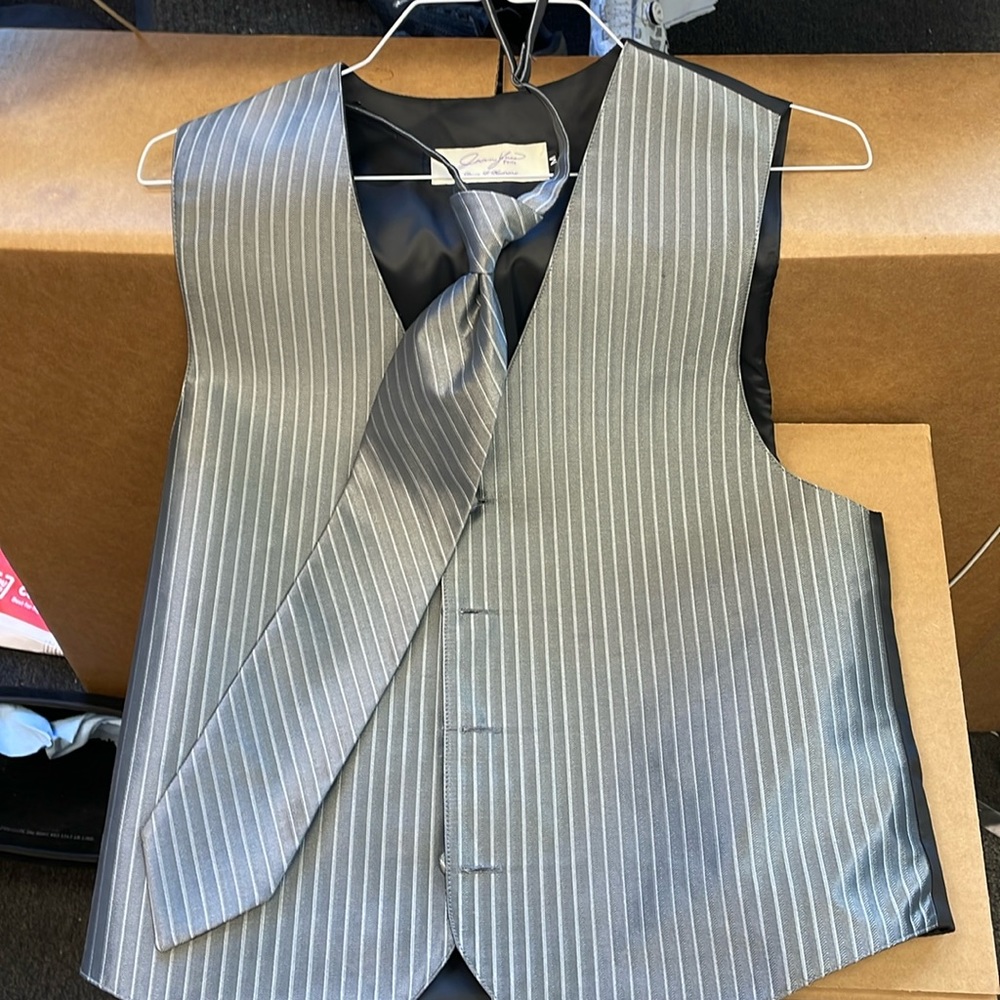 Jean Yves Grey Stripe Tuxedo Vest and NeckTie Medium New